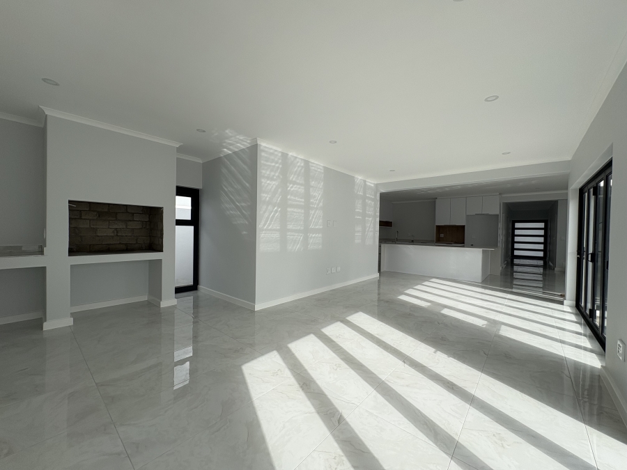 5 Bedroom Property for Sale in Sandown Western Cape